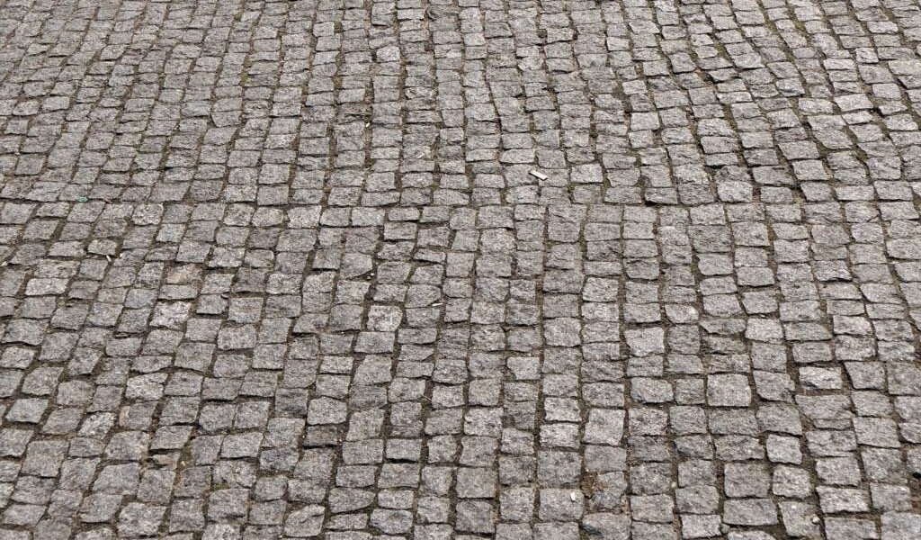 czym wyłożyć wjazd do garażu