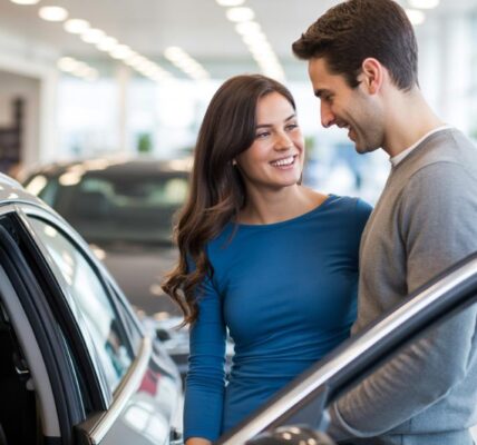 Para ogląda samochód przed sprzedażą w skupie aut – Bydgoszcz